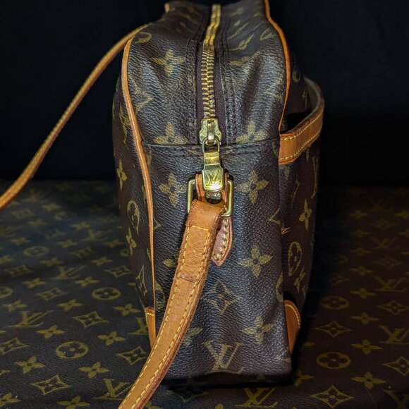 LOUIS VUITTON Trocadero 30 Monogram Canvas - Large Crossbody - Picture 7 of 16